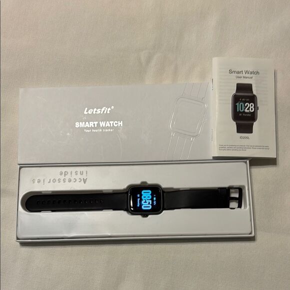 Sleek Black Smartwatch with Digital Display - Picture 1 of 9